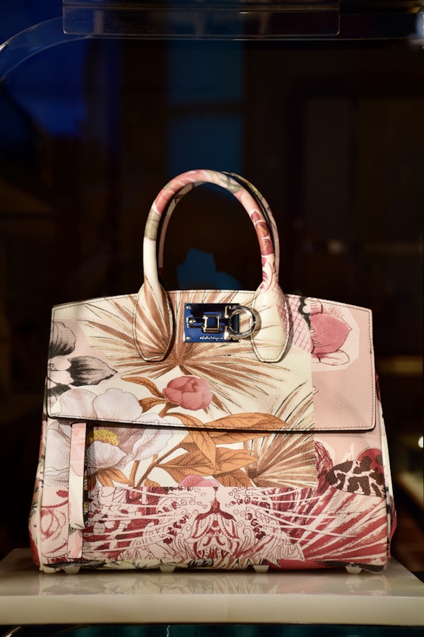 Brown Taiga Pochette Baikal